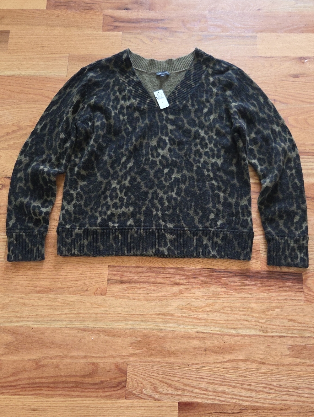 Brand New Talbots Green & Black Leopard Print V-Neck Sweater Size L